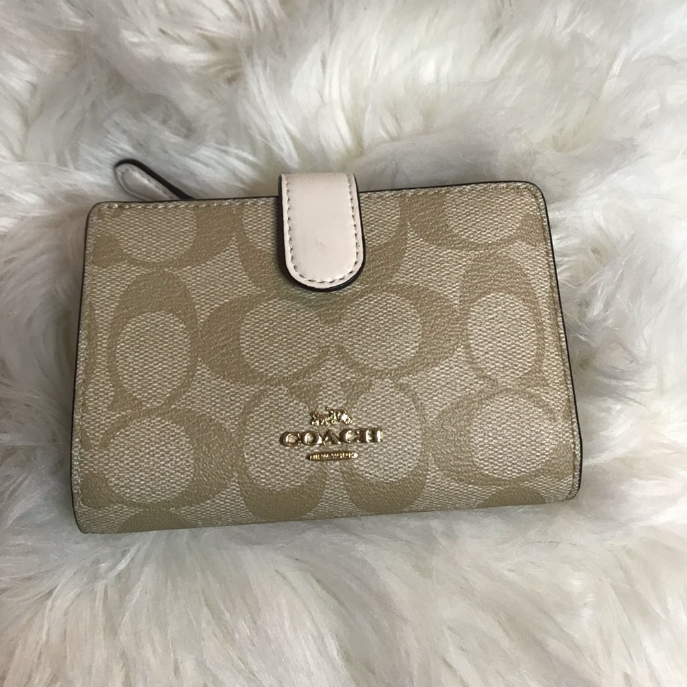 White/ cream Coach Wallet. OBO.